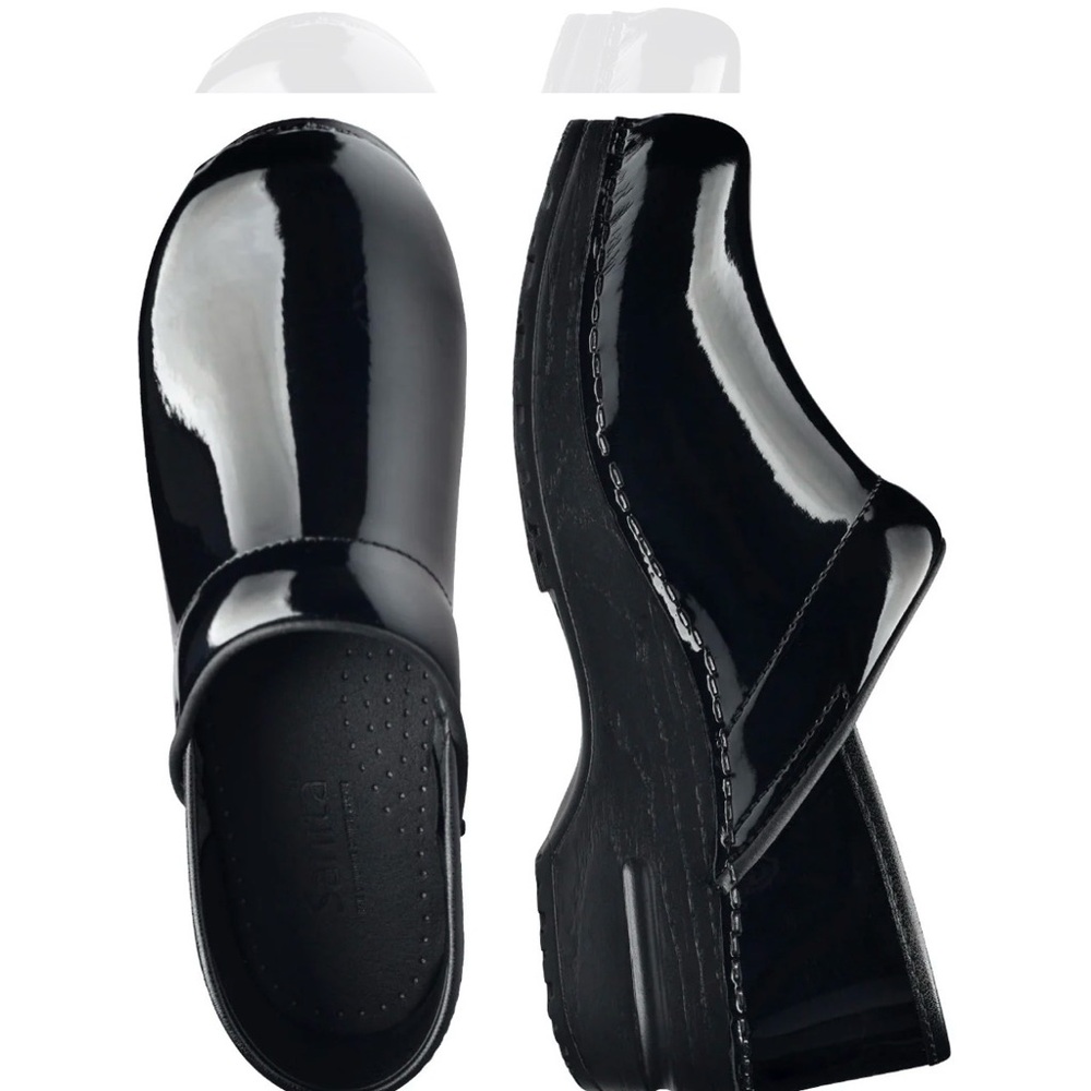 Shiny Black Clogs Pro. Patent Women's Clog in Black